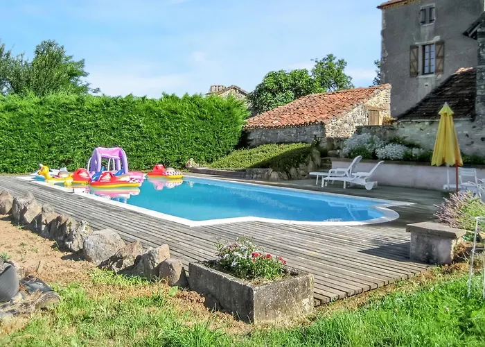 Charmante Pres De Avec Piscine Privee